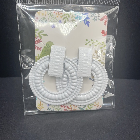 White Textured Circle Hoop Earrings - Picture 4 of 4